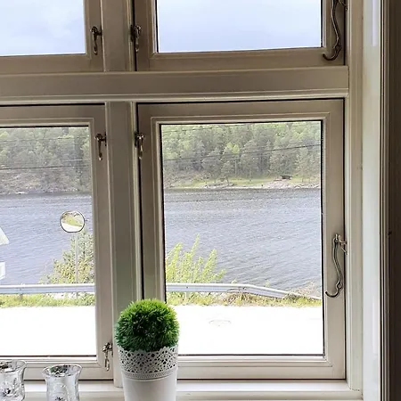 A Cozy Little House With A Lovely Sea View Feriehus *
