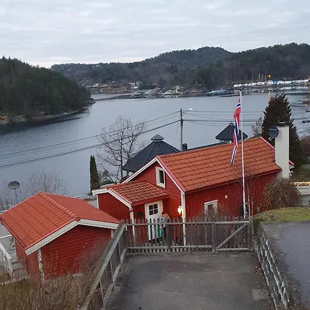 A Cozy Little House With A Lovely Sea View *